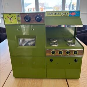 Vintage 1969! Easy baker oven by Kenner, Betty Crocker! Works ! (M)